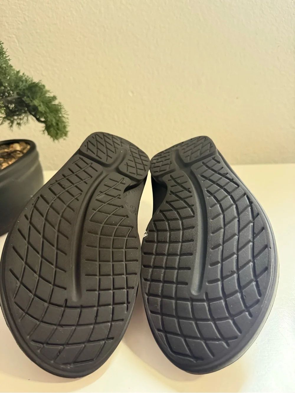 OOFOS slide sandals